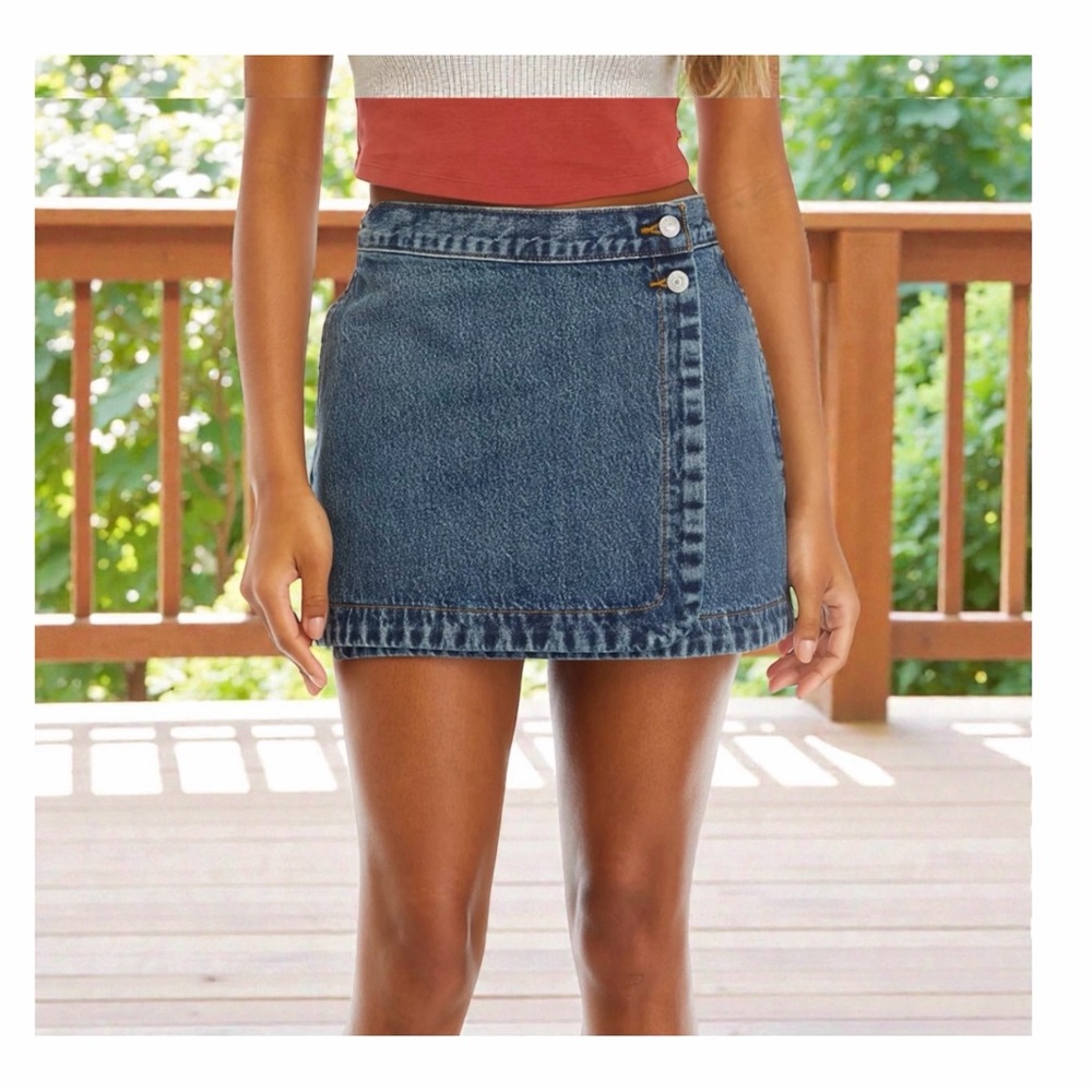Levi’s High Rise Denim Mini Skirt Womens 26 Button Wrap Style NWT